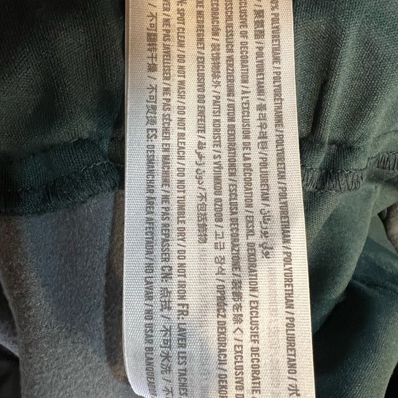 Edgy & Chic Faux Leather Jogger Pants - Abercrombie & Fitch (Size Medium) - Picture 8 of 8